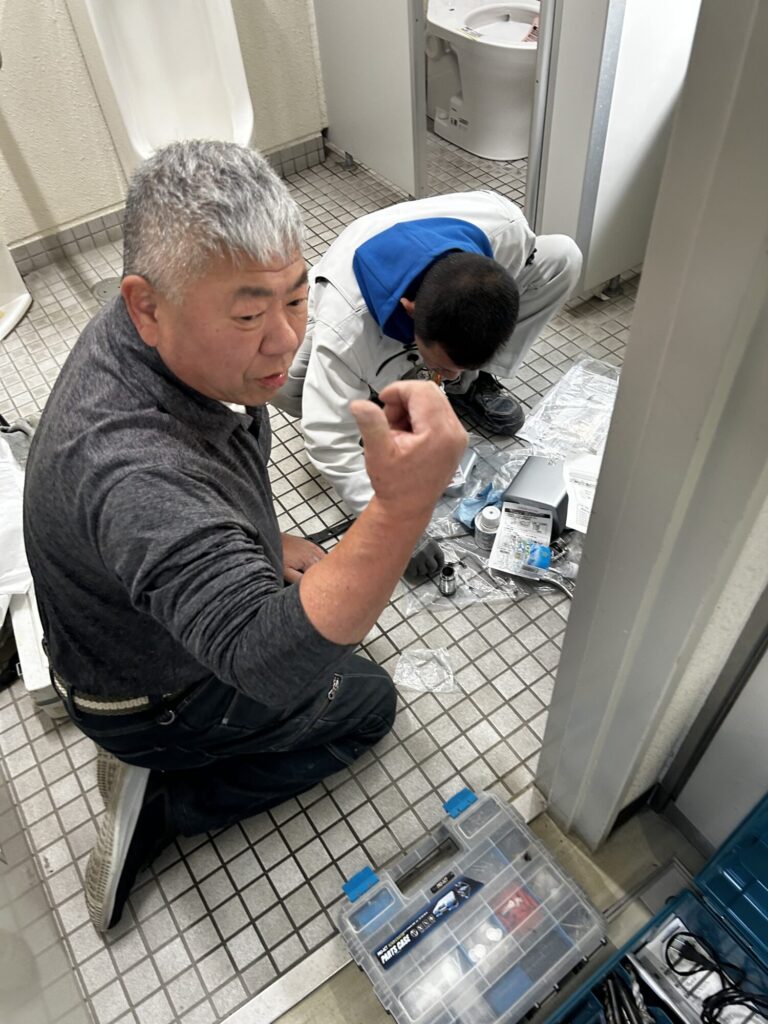 「本館男子女子トイレ」本館1階男子女子トイレつけ替え