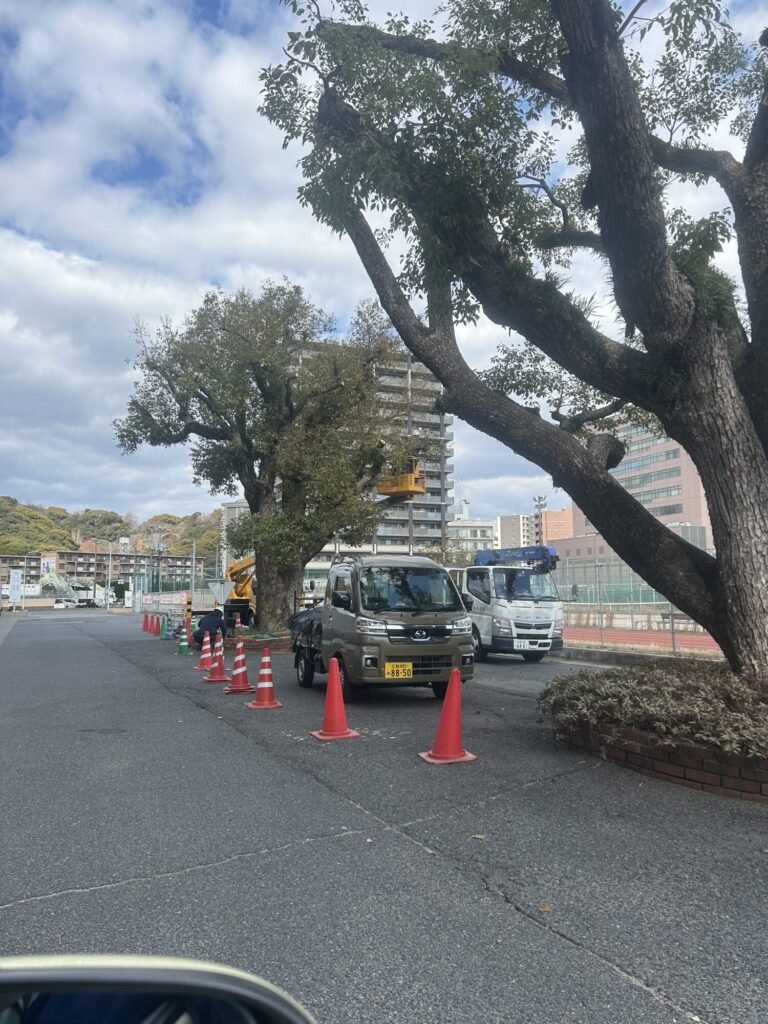 「本館外部階段塗装工事」広島市南区皆実町県工