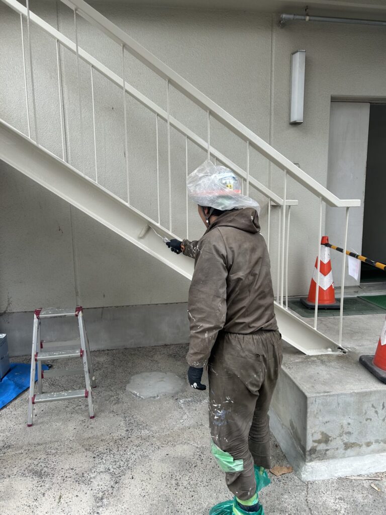 「本館外部階段塗装工事」広島市南区出汐県立工業高校　関連工事　施工中ブログ
